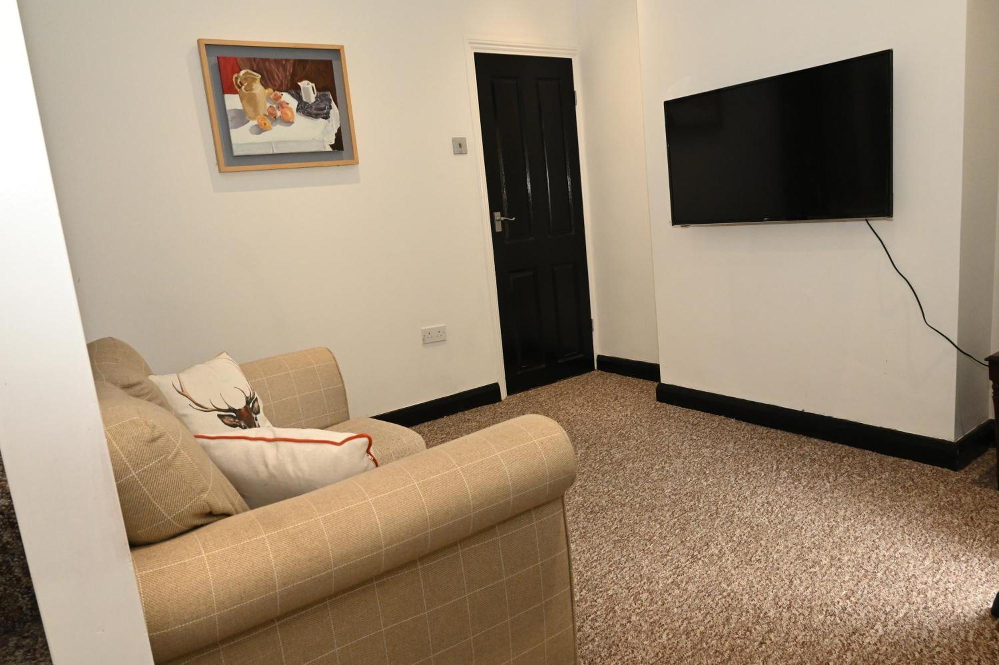 Cozy Luton Apartment Chatham  Exterior photo